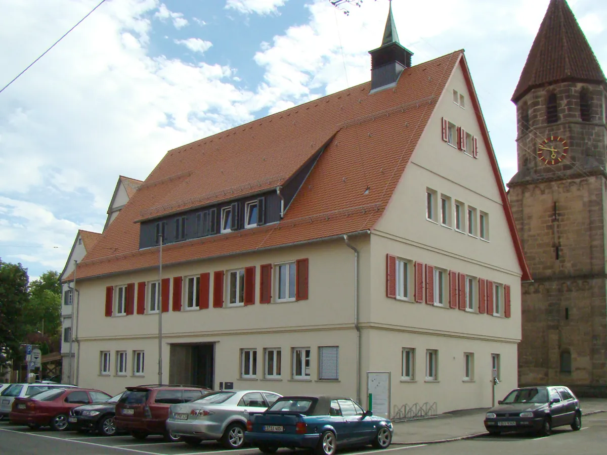 Rathaus und Kirchturm in Ostfildern-Nellingen