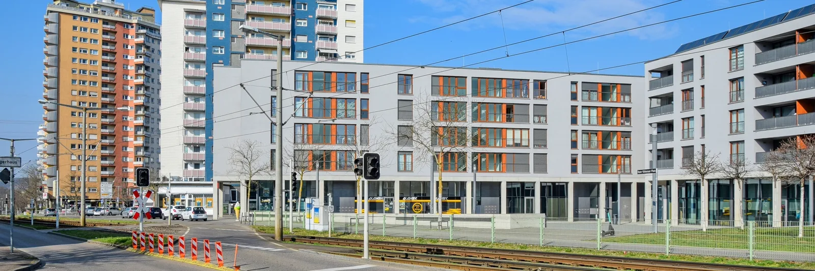 Wohngebäude an einer Stadtbahnlinie in Stuttgart