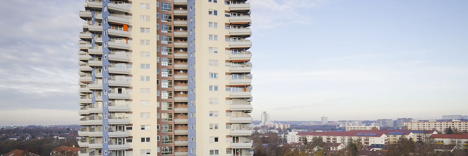 Wohnhochhaus in Stuttgart, von außen sieht man den Zustand einer Wohnung nicht